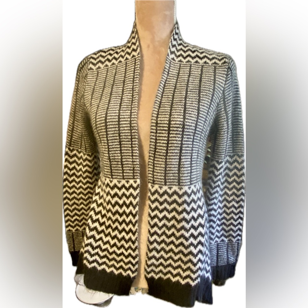 Charlotte Russe Black and White Chevron Cardigan - Picture 2 of 6